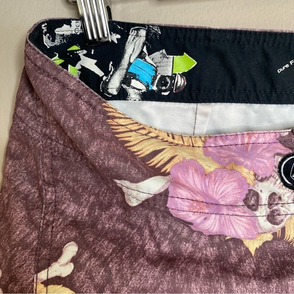 Volcom 2 Way Stretch Men’s Board Shorts Floral Size 34 - Picture 5 of 16